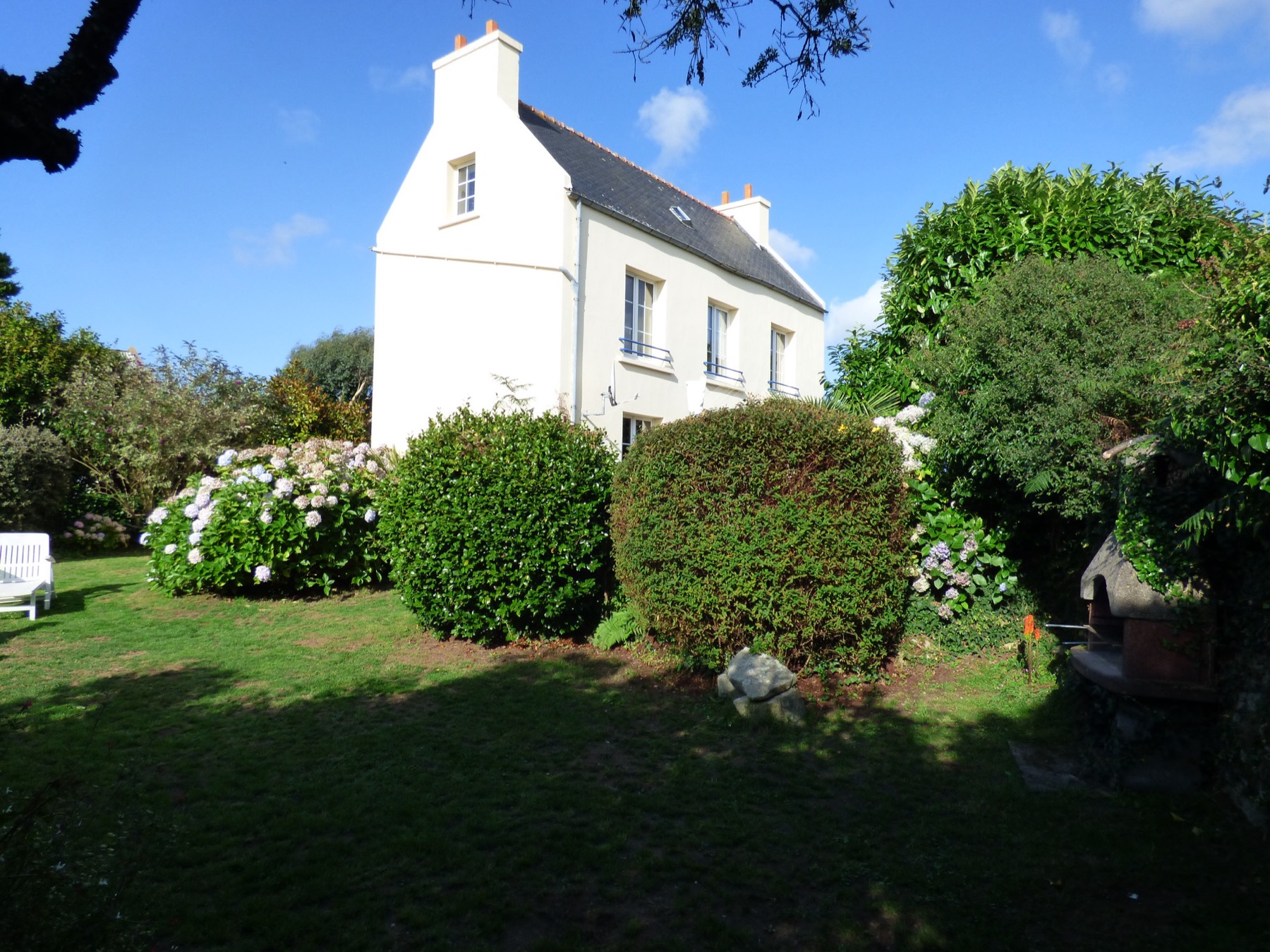 Ker Bekka – weißes Bretonen-Ferienhaus mit Garten